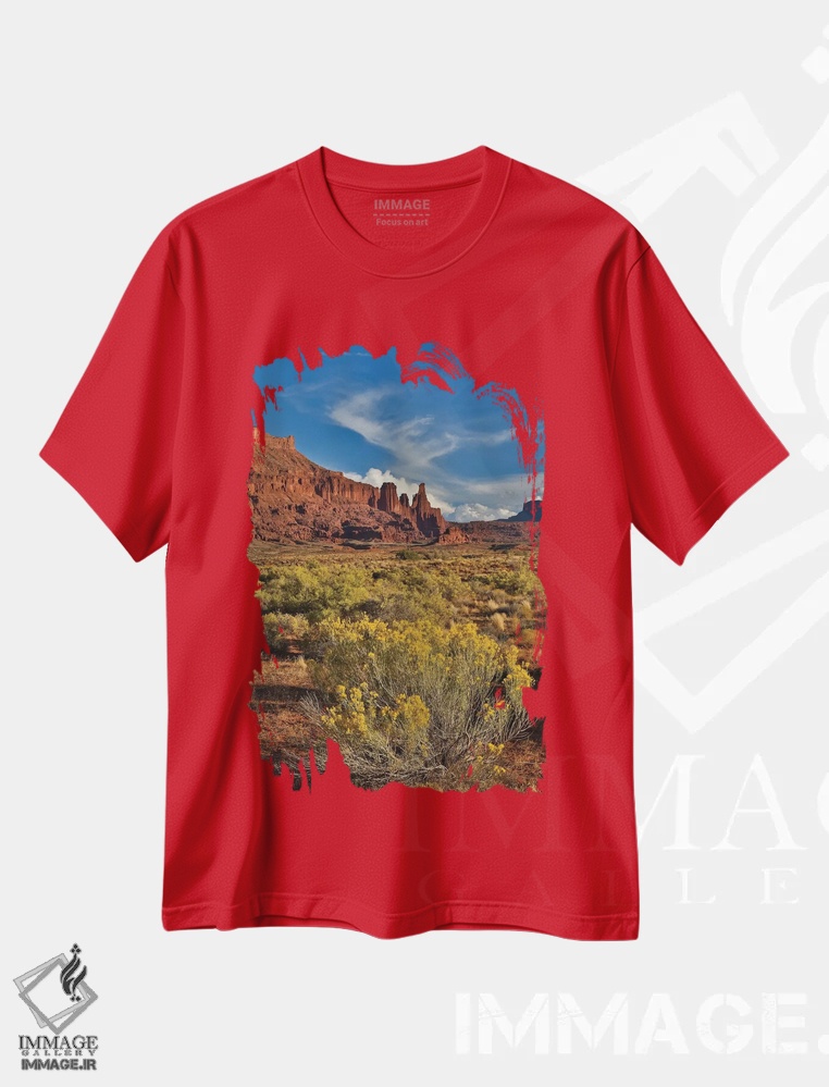 تیشرت قرمز طرح دار Utah in evening light,برج های فیشر، یوتا در نور غروب اثر دارل گالین
