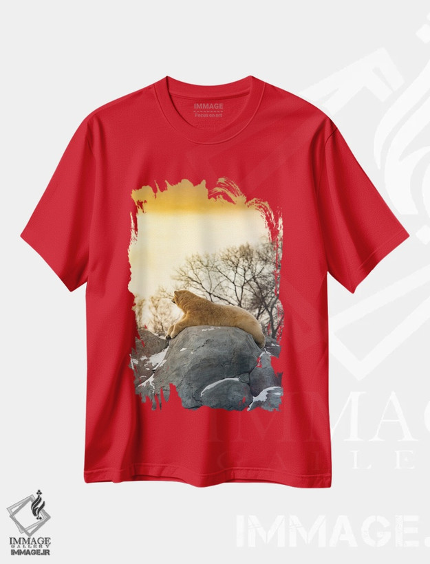 تیشرت قرمز طرح دار خرس قطبی در حال آفتاب گرفتن روی صخره اثر نیک ریو