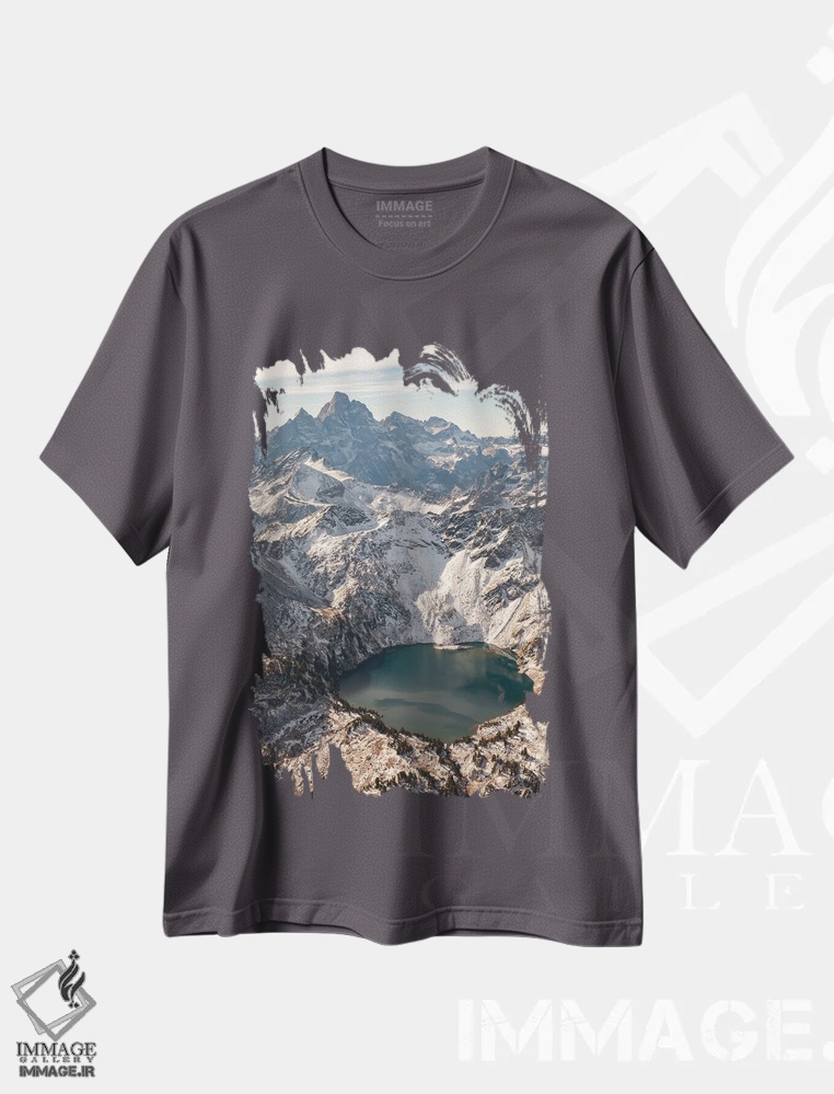 تیشرت طوسی طرح دار Wyoming, Grand Teton National Park. Aerial Of High Mountain Lake And Teton Range.,آمریکا، وایومینگ، پارک ملی گرند تتون. نمای هوایی از دریاچه کوهستانی و رشته کوه تتون اثر گرگ وینستون