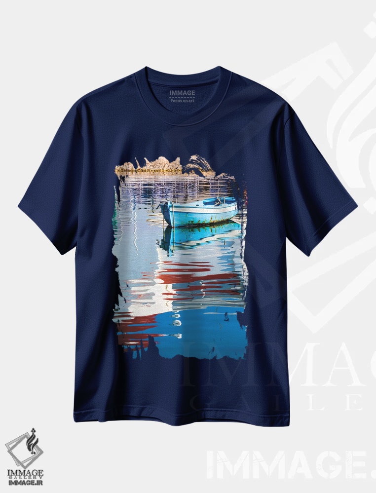 تیشرت سرمه ای طرح دار Mykonos, Hora, Fishing Boat and Reflection of a Church in the Water,یونان، میکونوس، هورا، قایق ماهیگیری و بازتاب کلیسا در آب اثر هولیس لونی