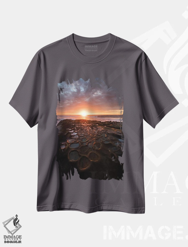 تیشرت طوسی طرح دار California, La Jolla. Sunset over tide pools.,آمریکا، کالیفرنیا، لا خوییا. غروب بر فراز استخرهای جزر و مدی اثر جینز گالری