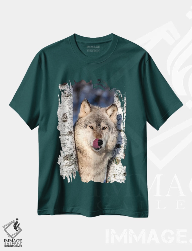 تیشرت سبز طرح دار Minnesota, Sandstone, Wolf in Birch Trees,آمریکا، مینه سوتا، سندستون، گرگ در میان درختان غان اثر هولیس لونی