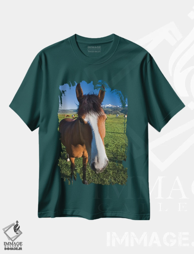 تیشرت سبز طرح دار California, Sierra Nevada Mountains. Curious horse in Bridgeport Valley.,اسب کنجکاو در دره بریج پورت اثر جینز گالری