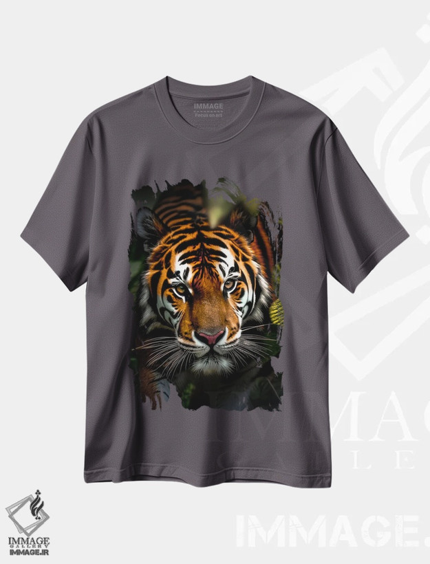 تیشرت طوسی طرح دار Animal In The Jungle,پرتره صورت ببر میان برگ ها در جنگل اثر آدریان ویریو