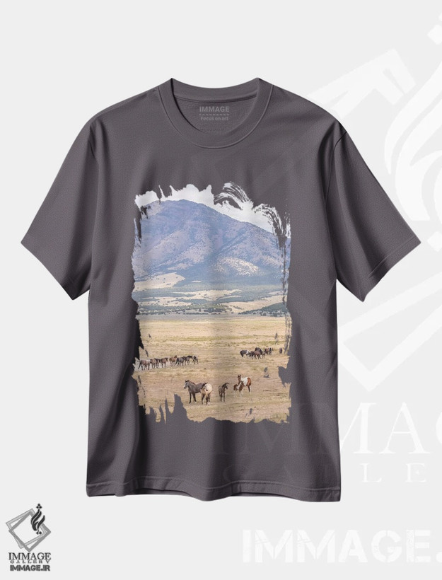 تیشرت طوسی طرح دار Utah, Tooele County. Wild horse bands and mountain.,ایالات متحده، یوتا، شهرستان توئله. دسته های اسب وحشی و کوه. اثر جینز گالری