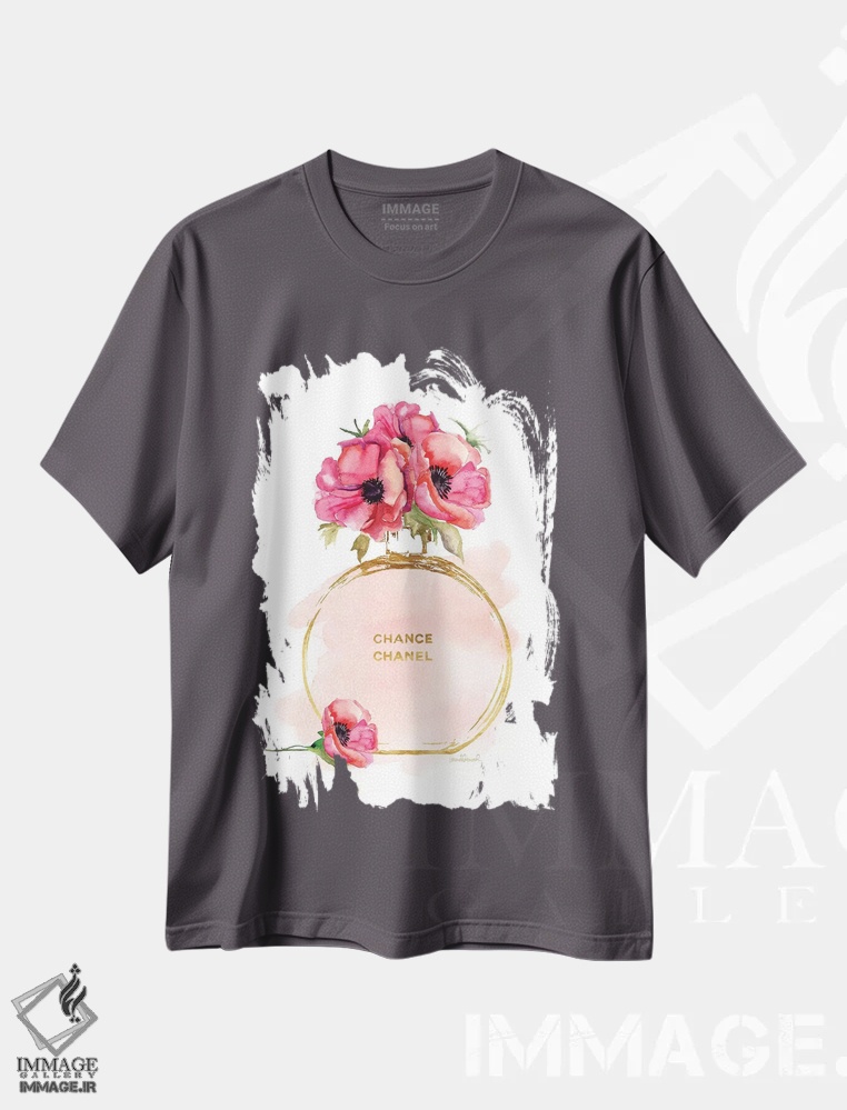 تیشرت طوسی طرح دار بطری عطر گرد و شقایق ها اثر آماندا گرینوود