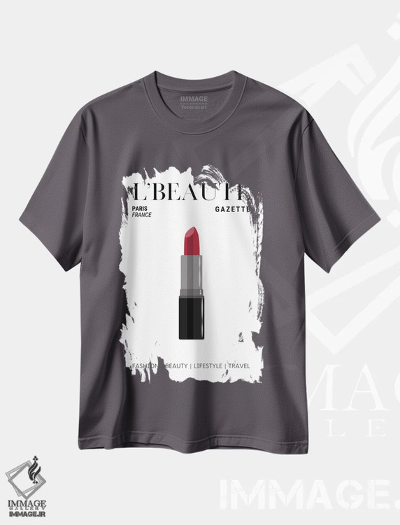 تیشرت طوسی طرح دار جلد مجله آرایش L'Beaute Gazette با رژ لب قرمز کلاسیک اثر پیج ترنر