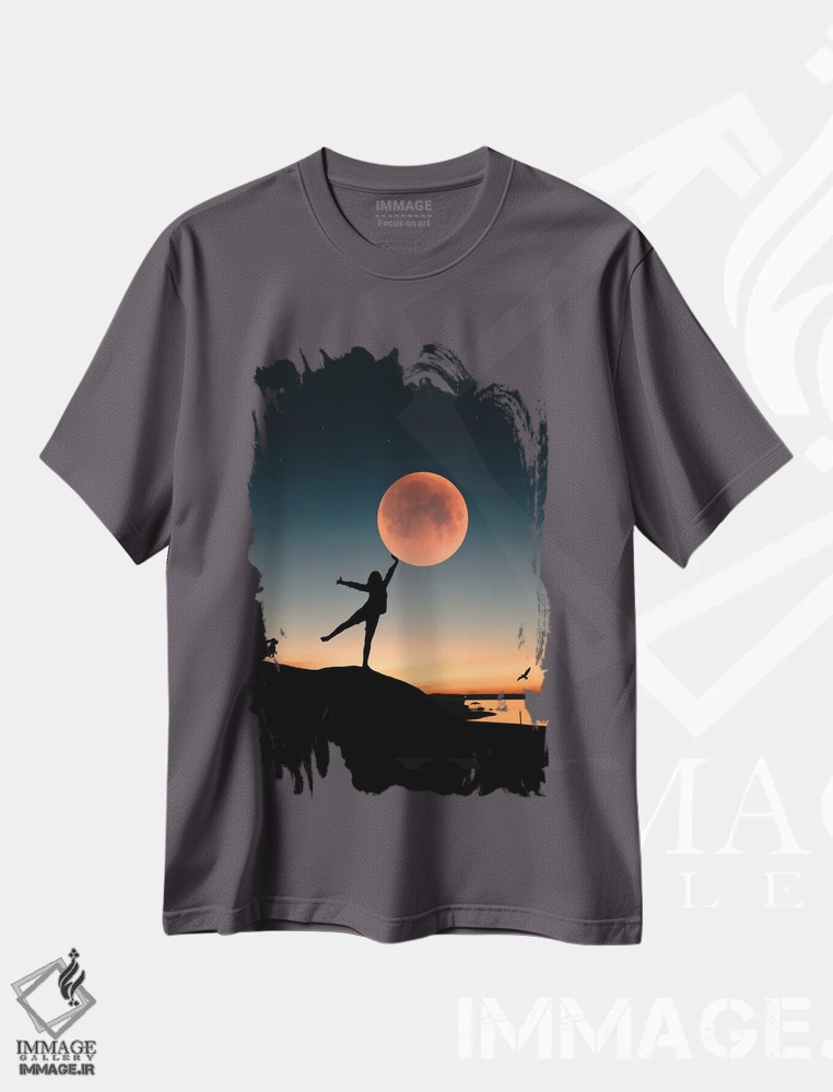 تیشرت طوسی طرح دار دستیابی به ماه اثر عبدالله ایویندار