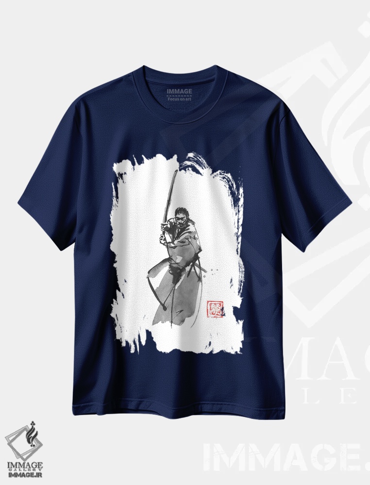 تیشرت سرمه ای طرح دار سامورایی مسلح اثر پِشان