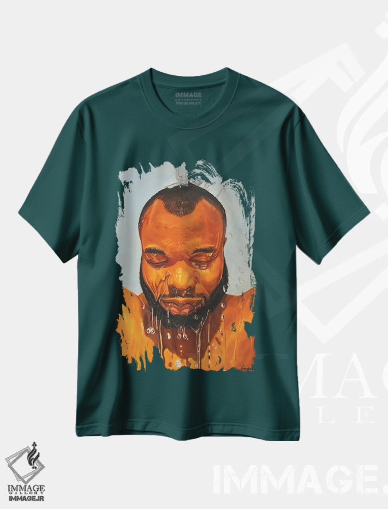 تیشرت سبز طرح دار خودنگاره اثر دامولا آیگبایو