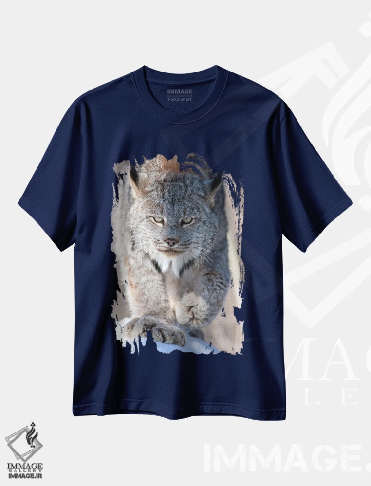 تیشرت سرمه ای طرح دار Minnesota, Sandstone. Lynx walking,آمریکا، مینه سوتا، سندستون، سیاه گوش در حال قدم زدن اثر هولیس لونی