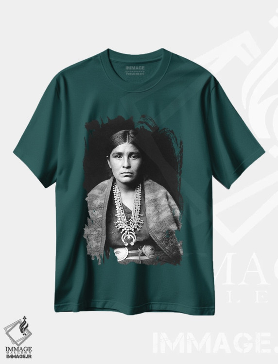 تیشرت سبز طرح دار C1904,زن ناواهو، حدود اثر ادوارد اس. کرتیس