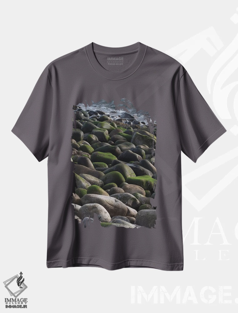 تیشرت طوسی طرح دار Maine. Moss covered rocks and ocean, Boulder Beach, Acadia National Park.,ایالات متحده، مین. صخره های پوشیده از خزه و دریا، ساحل بولدر، پارک ملی آکادیا اثر جودیت زیمرمن