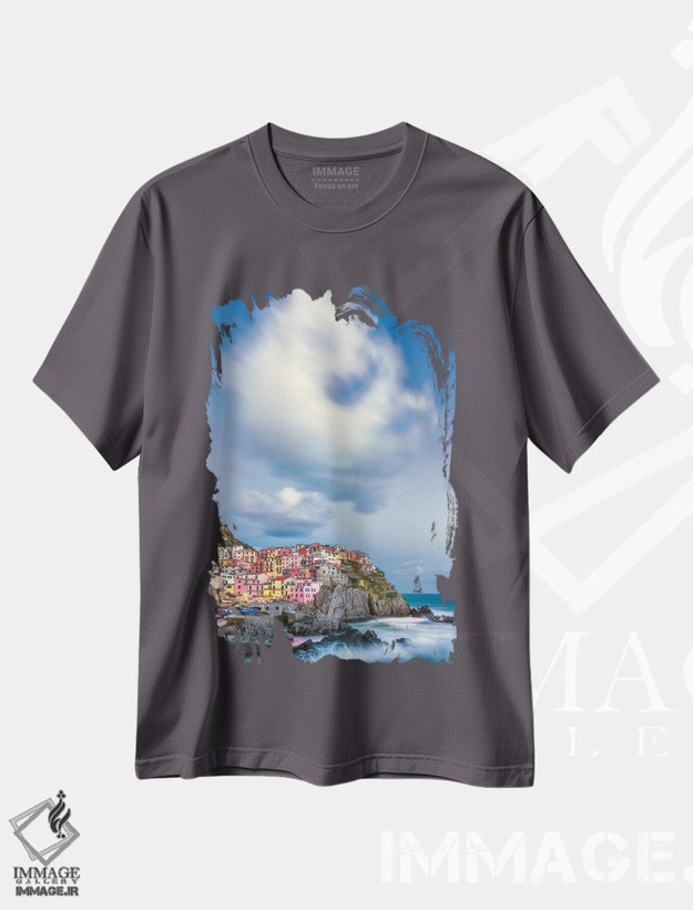 تیشرت طوسی طرح دار Manarola. Cloud over coastal town.,ایتالیا، مانارولا. ابر بالای شهر ساحلی اثر جینز گالری