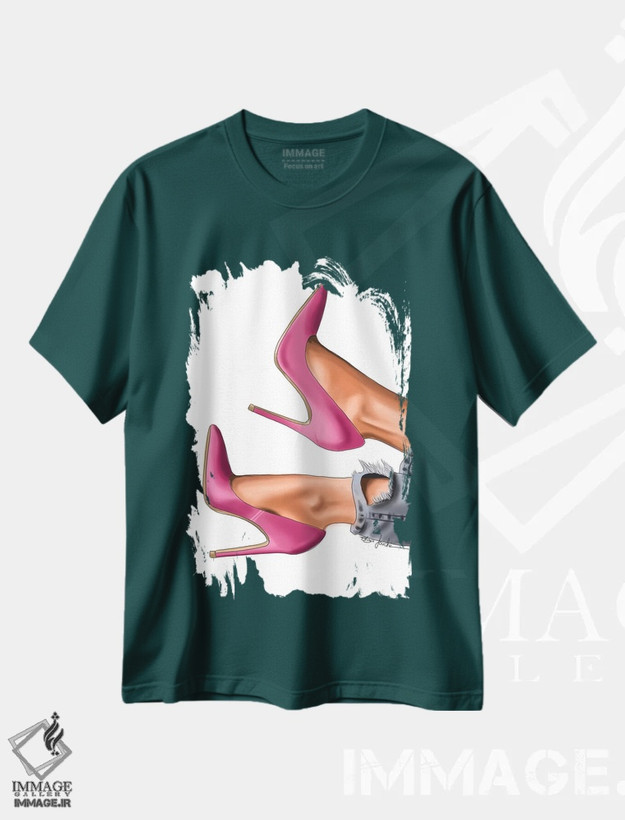 تیشرت سبز طرح دار کفش پاشنه بلند صورتی و جین پاره اثر الزا فوچه