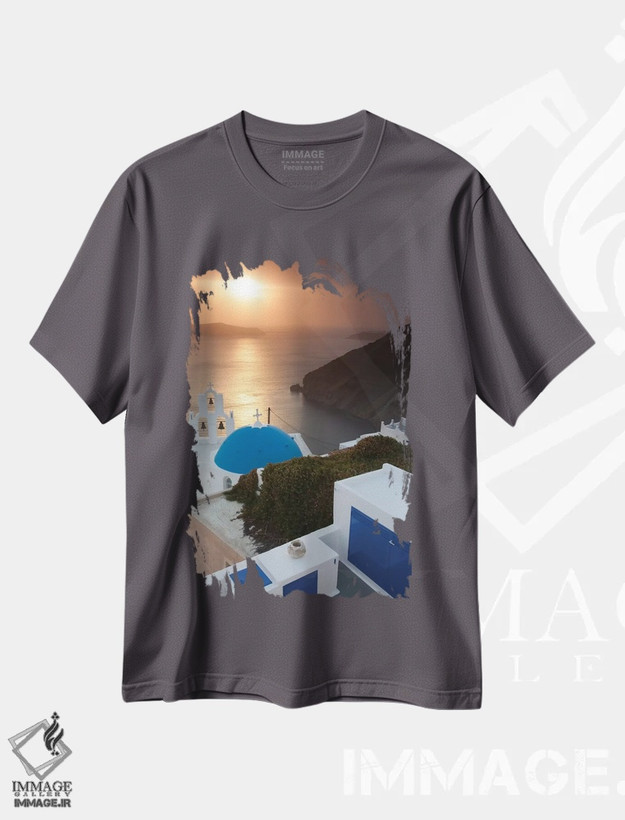 تیشرت طوسی طرح دار Santorini. Blue dome and bell tower at sunset,یونان، سانتورینی، گنبد آبی و برج ناقوس در غروب اثر هولیس لونی