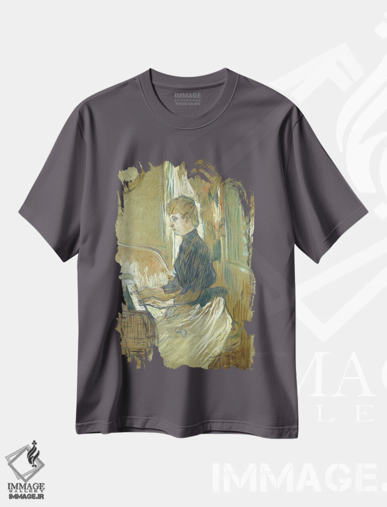 تیشرت طوسی طرح دار Madame Juliette Pascal In The Salon Of The Chateau De Malrome, 1896,پای پیانو، مادام ژولیت پاسکال در سالن قلعه مالروم، ۱۸۹۶ اثر آنری دو تولوز-لوترک