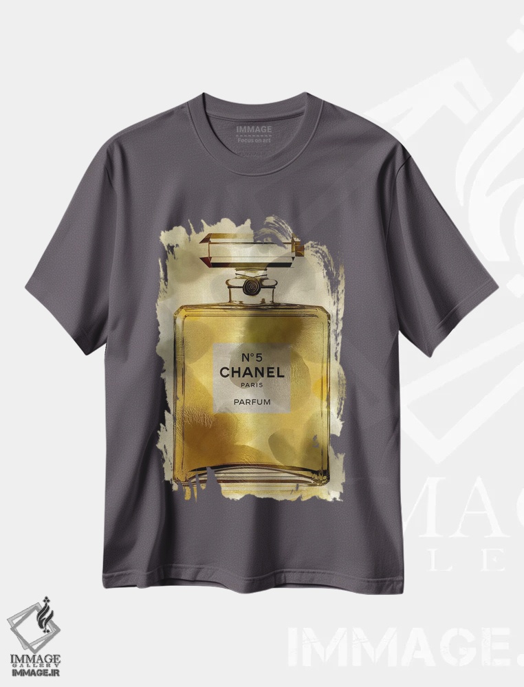 تیشرت طوسی طرح لوکس شنل ,بطری عطر طلایی اثر مدلین بلیک