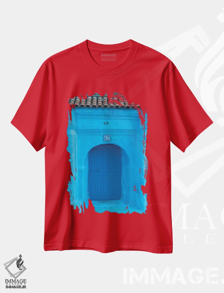 تیشرت قرمز طرح دار Morocco, Chefchaouen. Arch Over Wooden Door.,آفریقا، مراکش، شفشاون. طاق بالای در چوبی. اثر جینز گالری