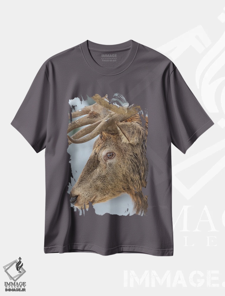 تیشرت طوسی طرح حیوانات ,Red Deer In Snow, Alpenwildpark ObermaiselsteinEurope, Germany, Bavaria,گوزن قرمز نر یا قوچ در برف، پارک حیات وحش آلپ اوبرمایزلشتاین، اروپا، آلمان، باواریا اثر مارتین زویک