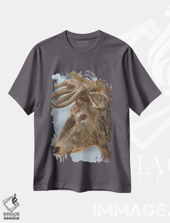 تیشرت طوسی طرح حیوانات ,Red Deer In Snow, Alpenwildpark ObermaiselsteinEurope, Germany, Bavaria,گوزن قرمز نر یا قوچ در برف، پارک حیات وحش آلپ اوبرمایزلشتاین، اروپا، آلمان، باواریا اثر مارتین زویک