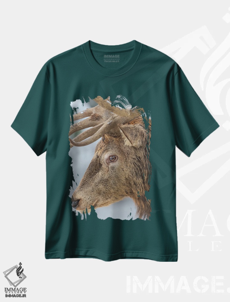 تیشرت سبز طرح حیوانات ,Red Deer In Snow, Alpenwildpark ObermaiselsteinEurope, Germany, Bavaria,گوزن قرمز نر یا قوچ در برف، پارک حیات وحش آلپ اوبرمایزلشتاین، اروپا، آلمان، باواریا اثر مارتین زویک