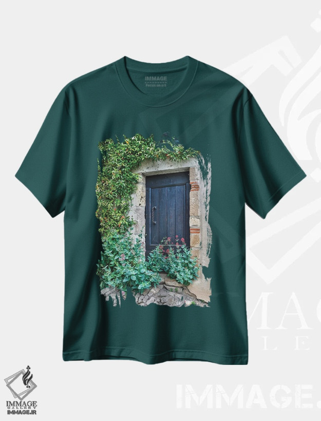 تیشرت سبز طرح دار Cordes-sur-Ciel. Blue doorway,فرانسه، کورد سور سیل، درِ آبی اثر هولیس لونی