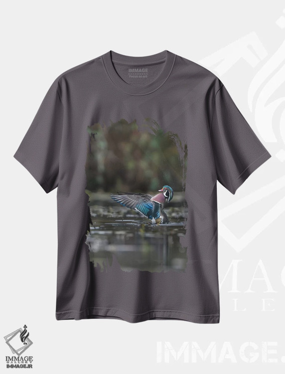 تیشرت طوسی طرح دار Washington State. Male Wood Duckflaps its wings on Union Bay in Seattle.,اردک چوبی نر در حال تکان دادن بال هایش، یونیون بی سیاتل، واشنگتن اثر گری لوهِم