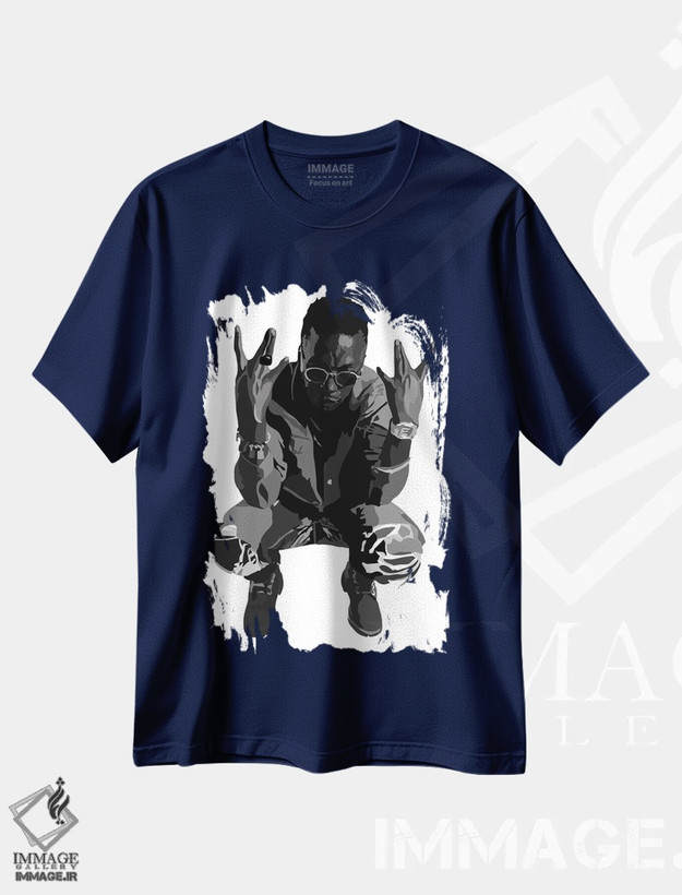 تیشرت سرمه ای طرح دار لوپه فیاسکو اثر آنا مک کی