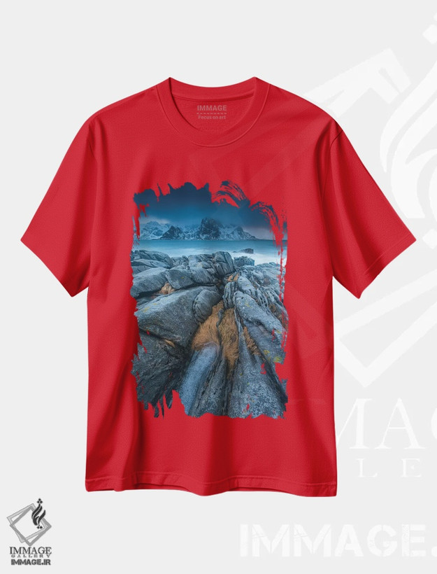 تیشرت قرمز طرح دار نروژ، لوفوتن، وارِید اثر میکولاج گوسپودرک