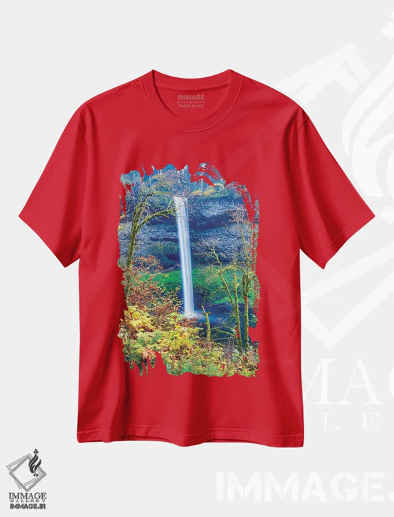 تیشرت قرمز طرح دار Oregon, Silver Falls State Park, South Falls,آمریکا، اورگن، پارک ایالتی سیلور فالز، آبشار جنوبی اثر هولیس لونی