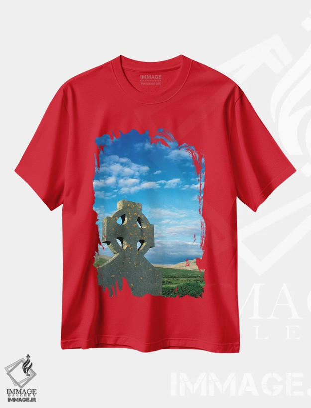 تیشرت قرمز طرح طبیعت ,Ireland, Celtic Cross In Field.,اروپا، ایرلند، صلیب سلتی در مزرعه اثر مریلین پارور