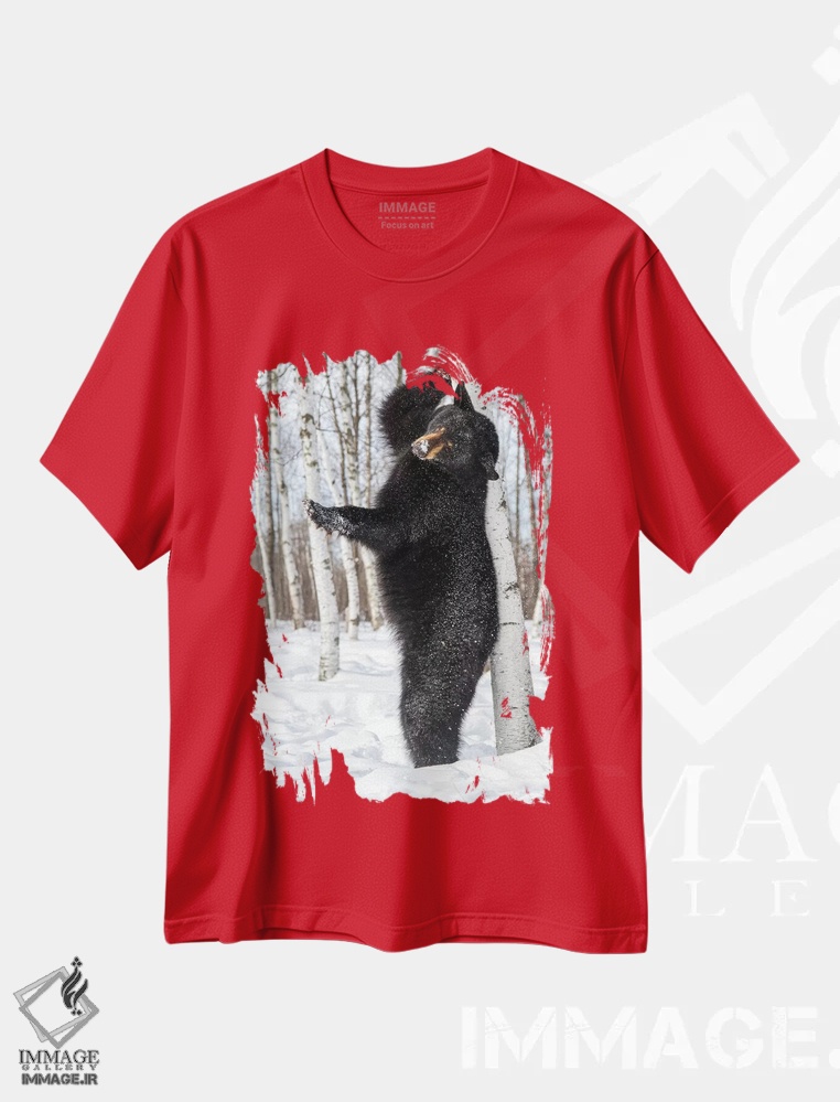 تیشرت قرمز طرح دار Minnesota, Sandstone, Black Bear Scratching an Itch,آمریکا، مینه سوتا، سندستون، خرس سیاه در حال خاراندن خود اثر هولیس لونی