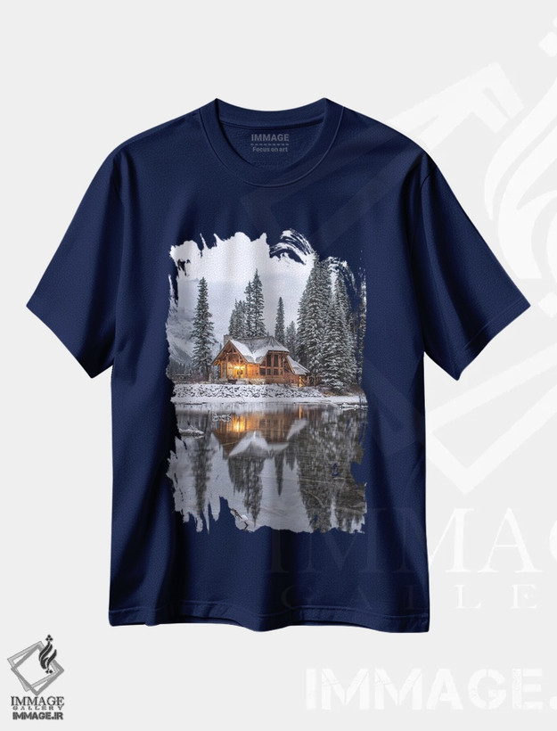 تیشرت سرمه ای طرح دار کلبه کنار دریاچه زمرد در برف اثر کارن منداو