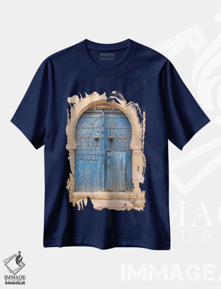 تیشرت سرمه ای طرح دار Tunisia. A Blue Door In A Keyhole Arch, Also Known As A Moorish Arch.,قیروان، تونس. دری آبی در قوسی با شکل کلید، معروف به قوس مغربی. اثر امیلی ام ویلسون