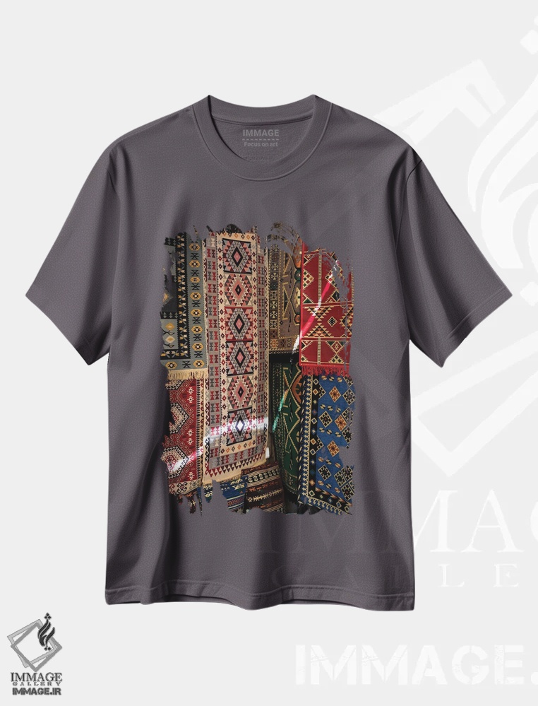 تیشرت طوسی طرح دار گلیم اثر گیلیارد برسسان