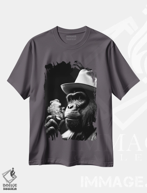 تیشرت طوسی طرح دار Hat On Head And Elegantly Dressed, Animal Black And White V,پرتره سیاه وسفید گوریل در حال سیگار کشیدن با کلاه و لباس شیک اثر آدریان ویریو