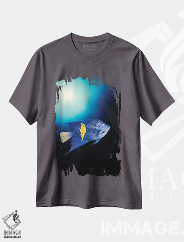 تیشرت طوسی طرح دار Pomacanthus Maculosus, Red Sea, Egypt,یک ماهی فرشته ای بلو مون، دریای سرخ، مصر اثر دیوید فلیتهام