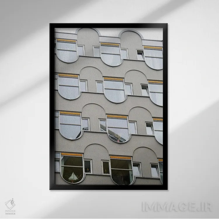 تابلو دکوراتیو پنجره های هندسی اثر گیلیارد برسسان - نمای قابدار مشکی