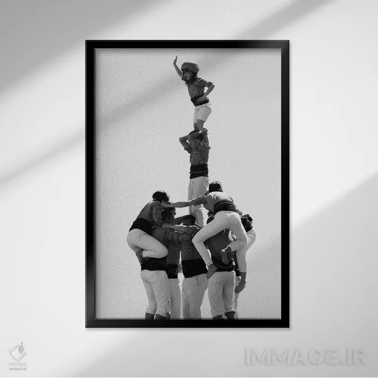 تابلو دکوراتیو برج انسانی اثر گیلیارد برسسان - نمای قابدار مشکی