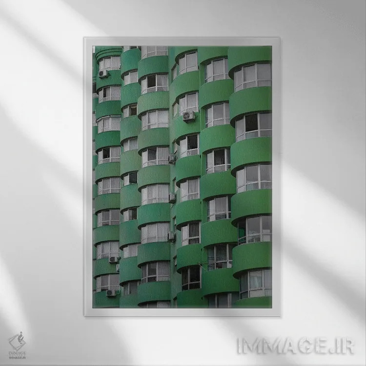 تابلو دکوراتیو ساختمان سبز اثر گیلیارد برسسان - نمای قابدار سفید