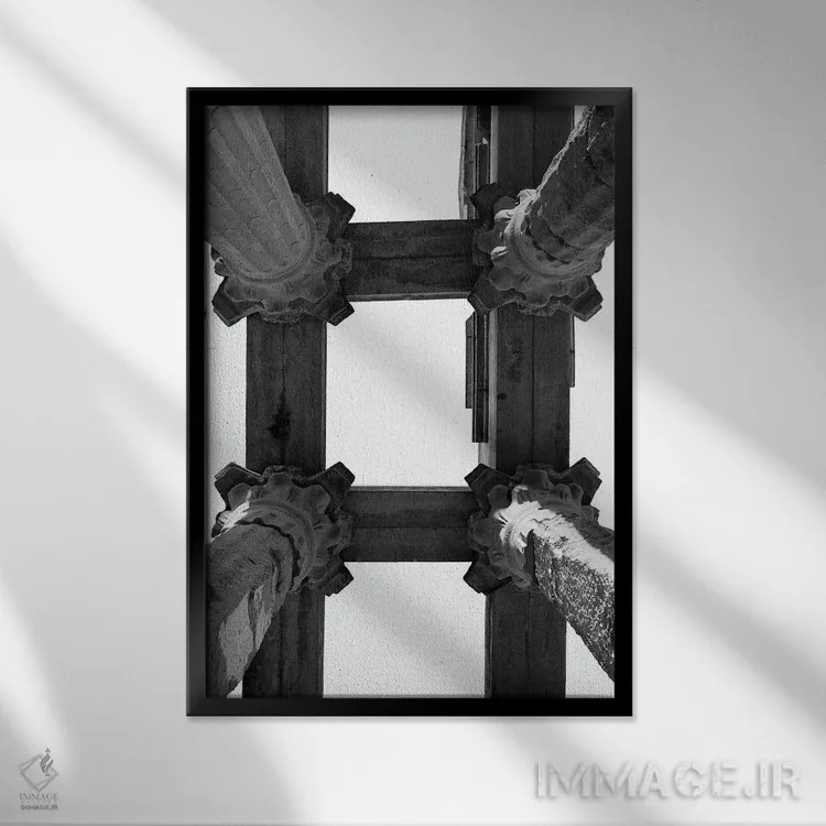تابلو دکوراتیو ستون های رومی اثر گیلیارد برسسان - نمای قابدار مشکی