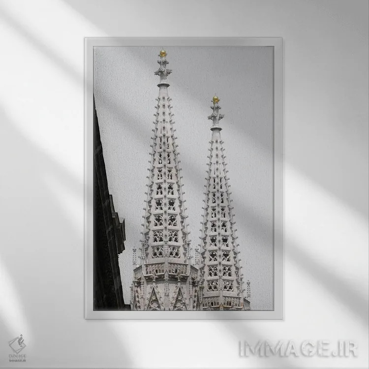 تابلو دکوراتیو نیزه ها اثر گیلیارد برسسان - نمای قابدار سفید