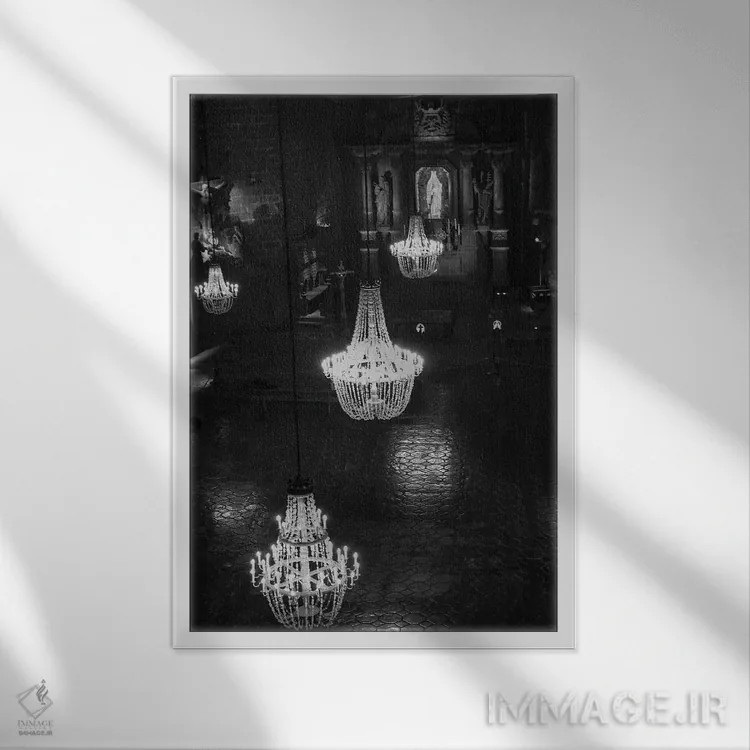 تابلو دکوراتیو لوسترها اثر گیلیارد برسسان - نمای قابدار سفید