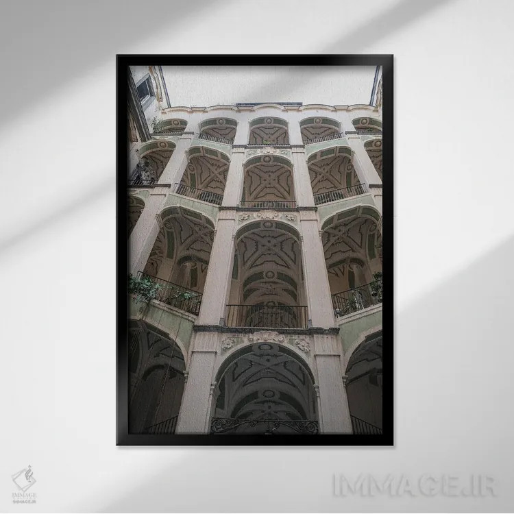 تابلو دکوراتیو کاخ اسپانیایی ناپل اثر گیلیارد برسسان - نمای قابدار مشکی