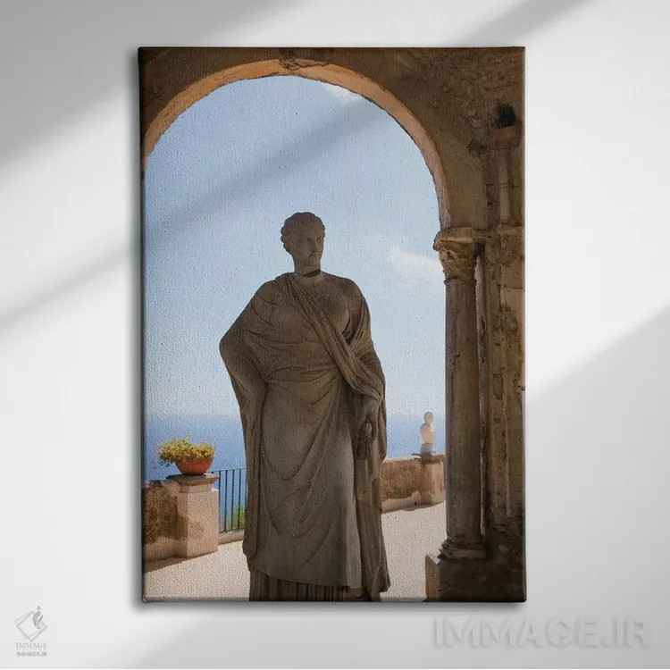 تابلو دکوراتیو مجسمه قدیمی کنار دریا اثر گیلیارد برسسان - نمای روبهرو روی دیوار