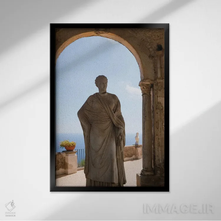 تابلو دکوراتیو مجسمه قدیمی کنار دریا اثر گیلیارد برسسان - نمای قابدار مشکی