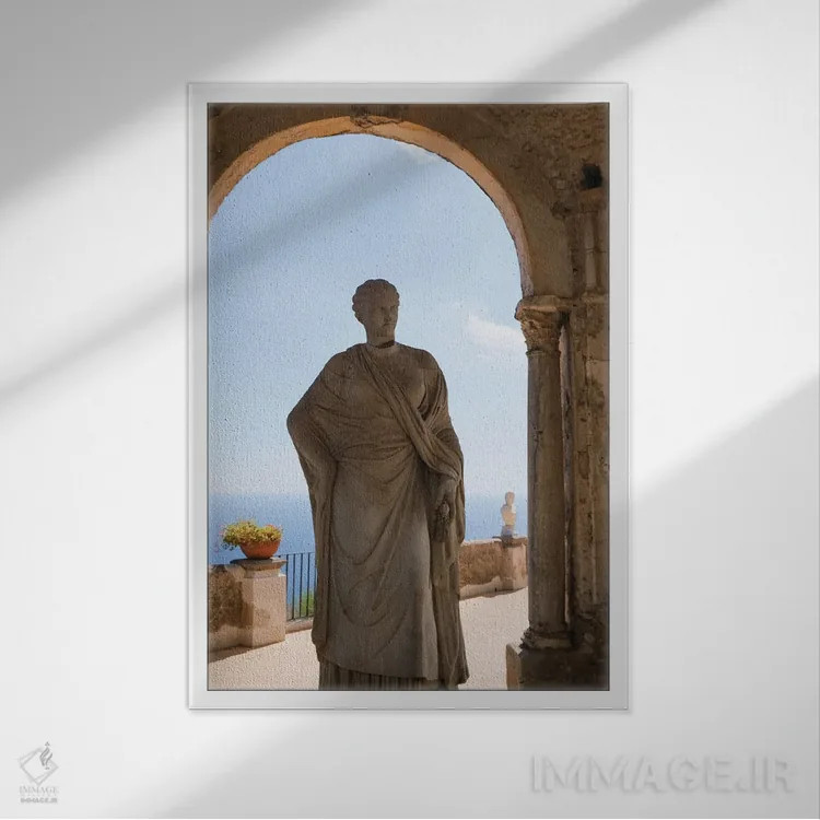 تابلو دکوراتیو مجسمه قدیمی کنار دریا اثر گیلیارد برسسان - نمای قابدار سفید