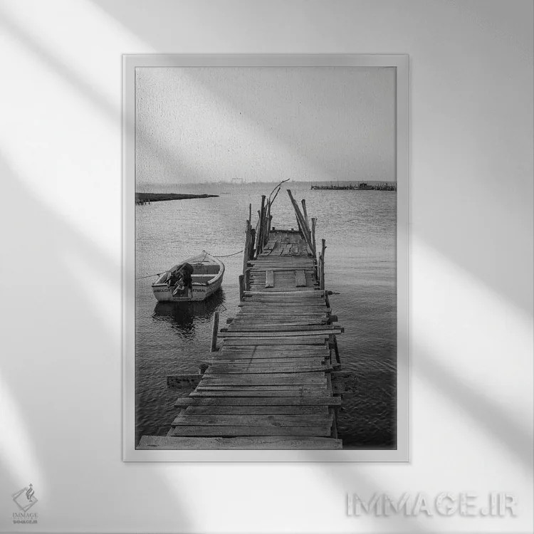 تابلو دکوراتیو اسکله قدیمی اثر گیلیارد برسسان - نمای قابدار سفید