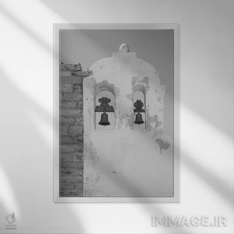 تابلو دکوراتیو زنگ ها اثر گیلیارد برسسان - نمای قابدار سفید